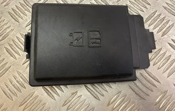 Jaguar XE Fuse box cover GX7314A076DA