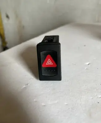 Volkswagen PASSAT B5.5 Hazard light switch 3B0953235E
