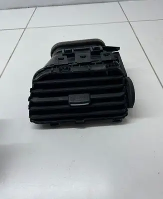 Renault Kadjar Dash center air vent grill 00189056