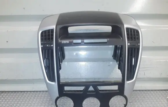 KIA Ceed Radio/GPS head unit trim 847401H005