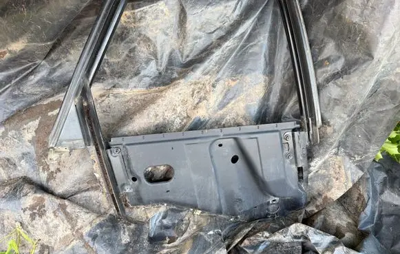 Audi 80 90 B3 Rear door window/glass frame