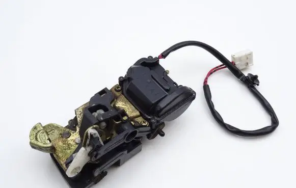 Mazda 323 F Rear door lock 