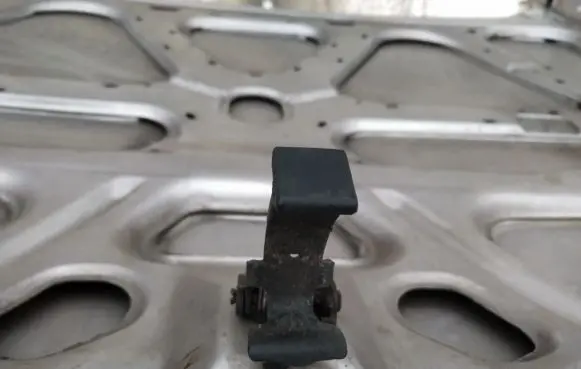 Renault Laguna I Engine bonnet (hood) release handle