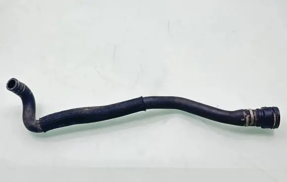 Volkswagen PASSAT B8 Engine coolant pipe/hose 316919