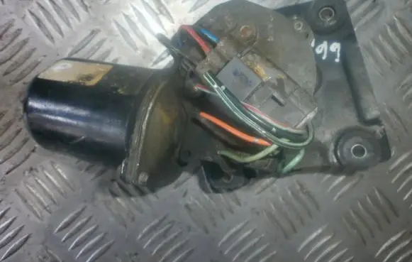 Nissan Primera Wiper motor