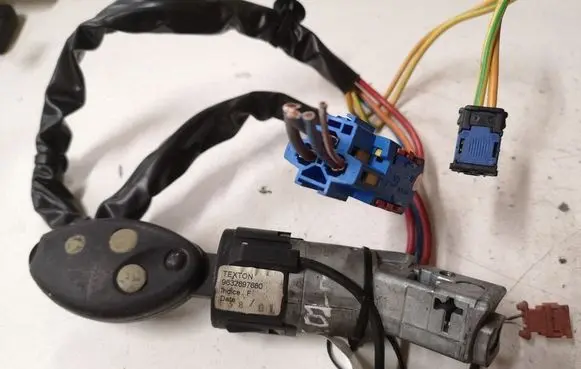 Citroen C5 Ignition lock 9632897680