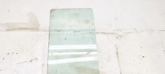 Mitsubishi Pajero Rear vent window glass 