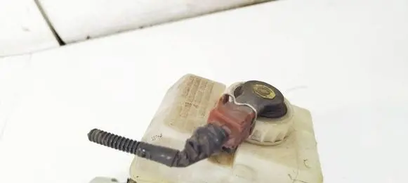 Volvo S70 V70 V70 XC Brake fluid reservoir 