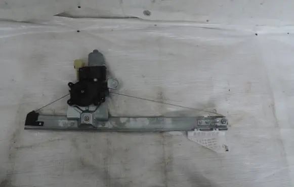 Ford Kuga II Rear window lifting mechanism without motor