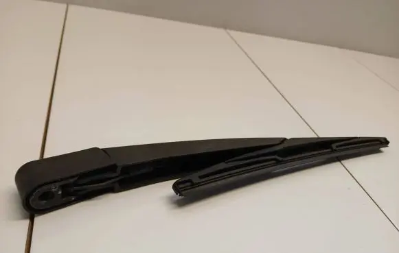 Nissan Qashqai Rear wiper blade arm