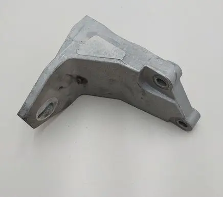 Engine mounting bracket