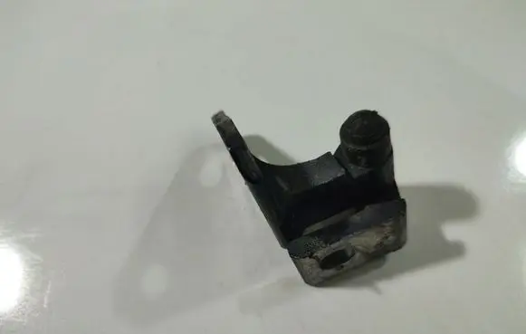 Volkswagen PASSAT B6 Rear door lower hinge 