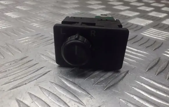Nissan Primera Wing mirror switch