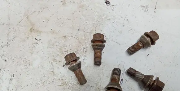 Nuts/bolts