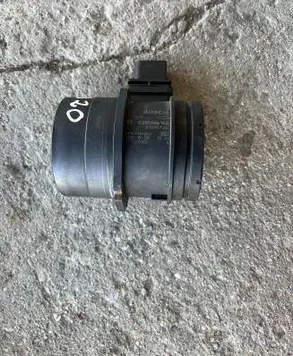 BMW 1 E81 E87 Mass air flow meter 8509724 0281006146 277077005