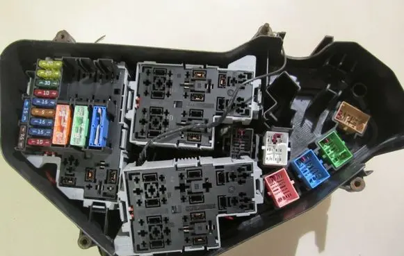 Porsche Cayenne (9PA) Fuse module 7L5971072AR