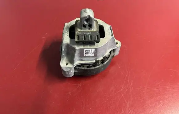 Engine mount bracket
