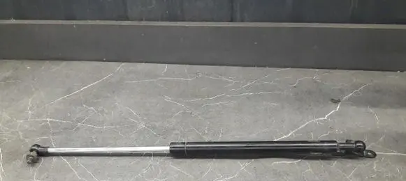 Mitsubishi Colt Tailgate strut 