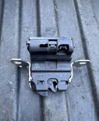Mercedes-Benz C W205 Seat back rest lock catch A2059200176 210717