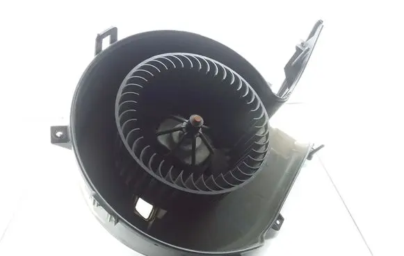 Opel Vectra C Heater fan/blower 985852T