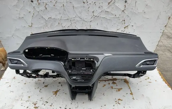 Peugeot 208 I Dashboard 