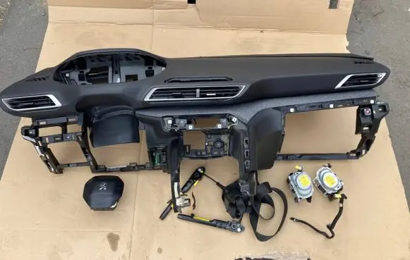 Peugeot 3008 II Dashboard glove box trim 2017R