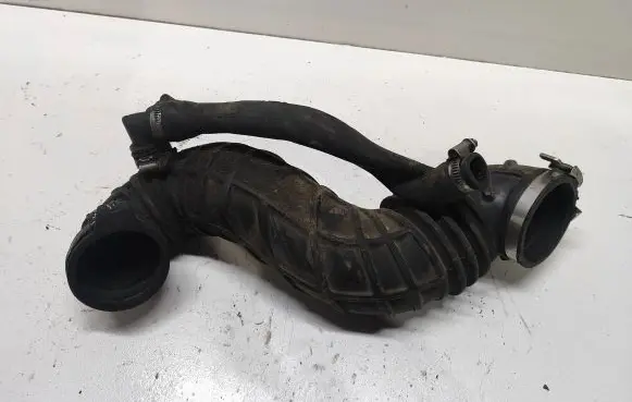 Audi A6 S6 C4 4A Breather hose/pipe 046103221a