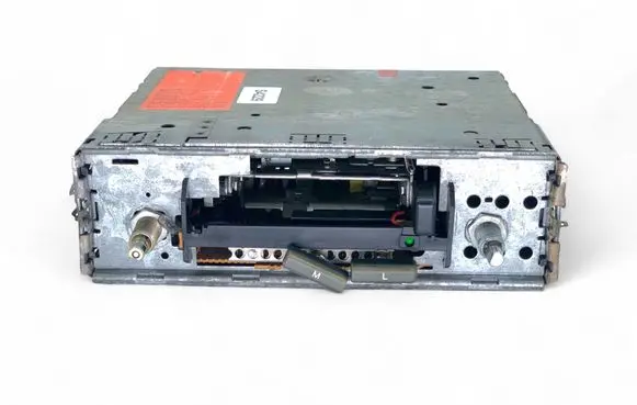 Volkswagen Beetle 1303 Radio/CD/DVD/GPS head unit 7317387 MERAN 7644542410