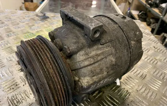 Renault Scenic I Air conditioning (A/C) compressor (pump) 7700105765