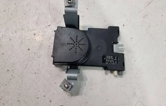 Audi A3 S3 8P Aerial antenna amplifier 8P4035225D 7617310103