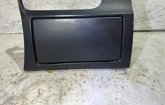 Cup holder front