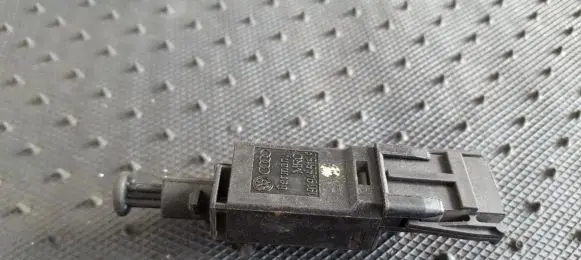 Volkswagen Golf III Brake pedal sensor switch 191945515B MRO191945515B