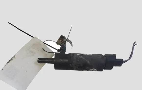 Saab 9-3 Ver2 Headlight washer pump 90508709