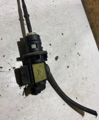 Volkswagen Touran I Clutch master cylinder 1K0927810D