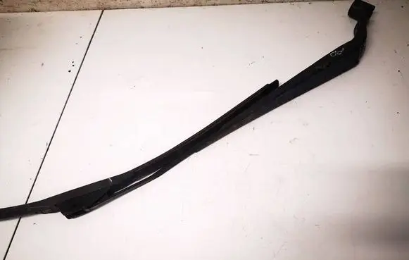 Nissan X-Trail T32 Front wiper blade arm 