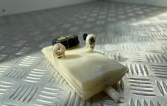 Ford C-MAX I Brake fluid reservoir 03350886381