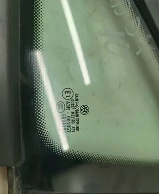 Volkswagen Caddy Front triangle window/glass 43R001057