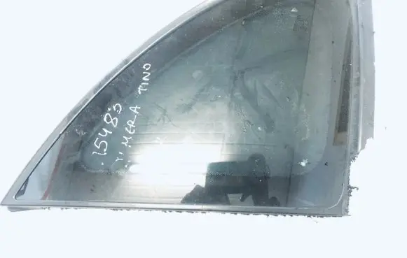 Nissan Almera Tino Rear side window