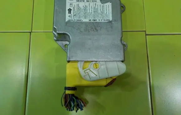 Audi A5 8T 8F Airbag control unit/module 5WK43749 ZP88