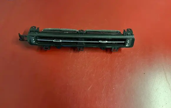 BMW X1 U11 Dash center air vent grill 9483383