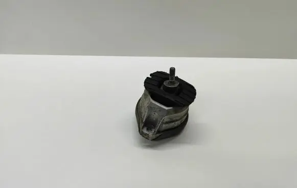 BMW 5 E60 E61 Engine mount bracket