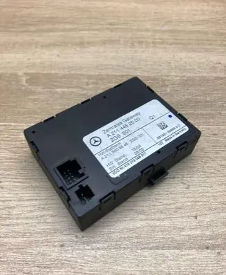 Mercedes-Benz E W211 Gateway control module A2114452500 ZGS001