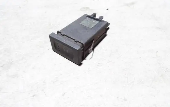 Volkswagen PASSAT B5 Windscreen/window heater switch 3B0959621B