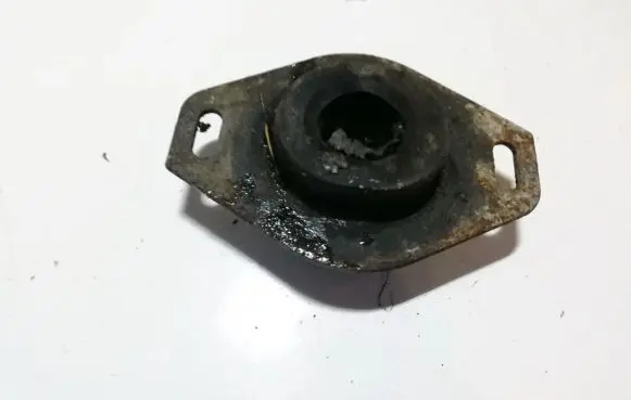 Volkswagen Golf IV Engine mount bracket