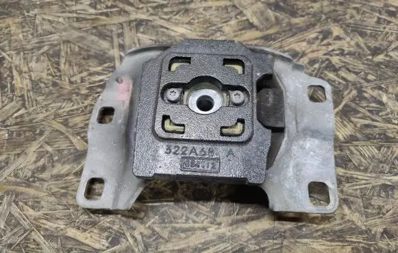 Ford Kuga I Engine mount bracket 322A68 538A20