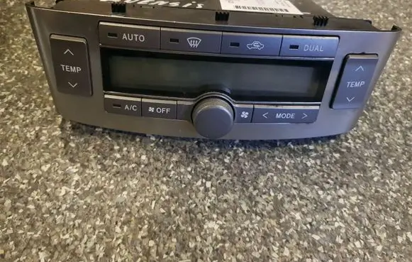 Toyota Avensis T250 Climate control unit