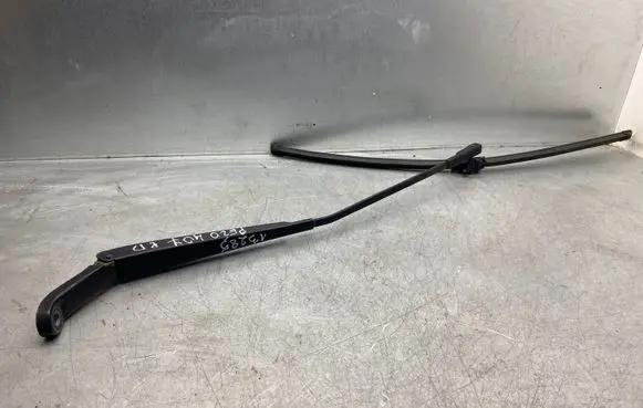 Peugeot 407 Windshield/front glass wiper blade 174560