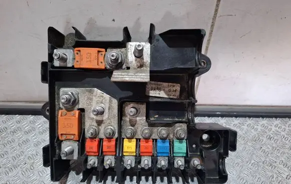 Iveco Daily 6th gen Battery relay fuse 5801585977