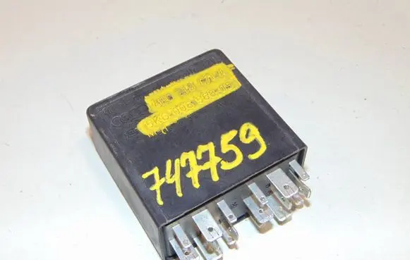 Skoda Fabia Mk1 (6Y) Light relay 4B0919471A 5KG00656805