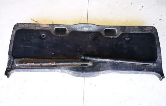BMW 5 E39 Other trunk/boot trim element 819699